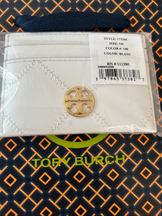 Tory Burch Accessories - Tory Burch White Quilted Card Case with Gold Logo Medallion BNWT
